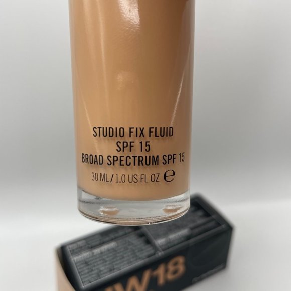 Mac Studio Fix Fluid SPF 15 NW18 New In‎ Box Never Used - Picture 6 of 9